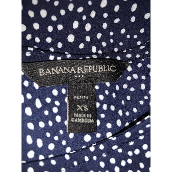 Banana Republic Sz PETITES XS Navy Scattered Dots Print Scalloped S/S Top EUC - Picture 7 of 8